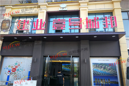 杨春龙郡3室2厅1卫125㎡精装14楼带附房13平71万